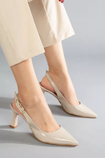 حذاء نسائي بكعب مدبب من الجلد البيج