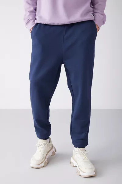 سروال رياضي رجالي جيرميا عادي الساق مصنوع من قماش مرن، بحزام وقابل للتعديل، مع جيوب باللون الأزرق الداكن