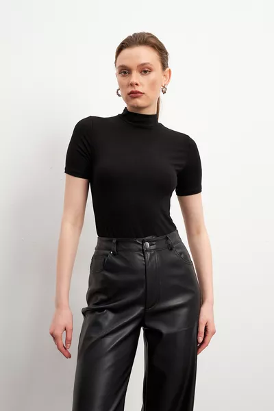 بلوزة قصيرة الأكمام نسائية، طقم مزدوج باللونين الأسود والأبيض