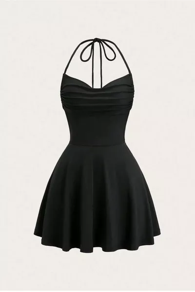 فستان ميني أسود بحمالات من الرقبة 