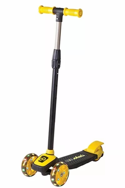 Набор желтый светящийся самокат с шлемом для детей от 3 лет