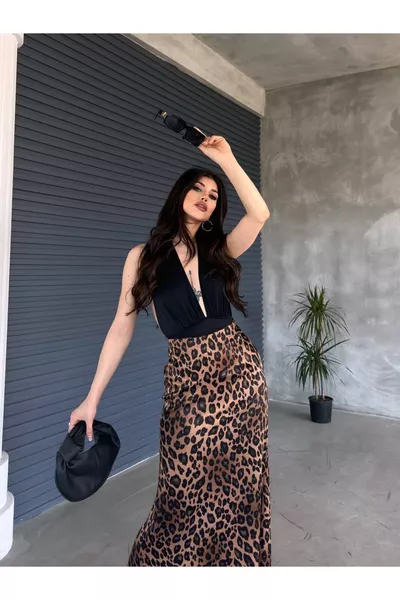 تنورة ساتان طويلة بنقشة الفهد