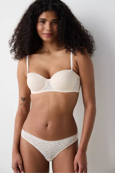 صدرية بلوم الدانتيل كريمي