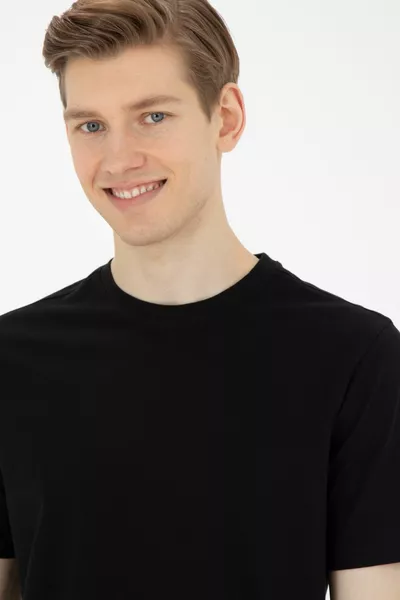 تي شيرت بيسك أسود للرجال 