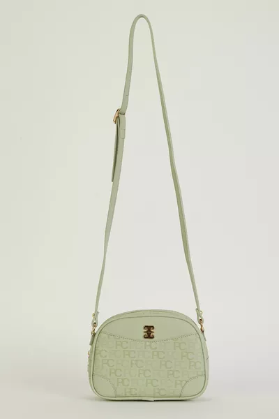 حقيبة كتف نسائية باللون الأخضر المائي بطبعة أبجدية ترام 