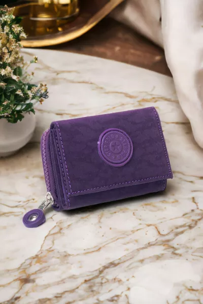 محفظة بطاقات وإكسسوار أنيق نسائي باللون البنفسجي من قماش كرينكيل مع أزرار ضغط وسحاب