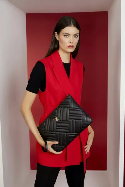 Черная женская сумка-портфель и клатч 