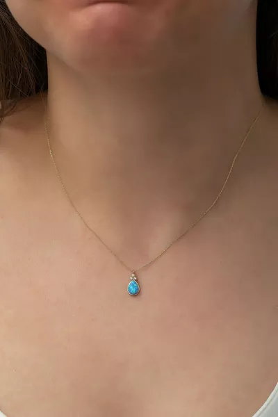 قلادة نسائية من الفضة الإسترلينية عيار  مطلية بالذهب بحجر الأوبال دملى