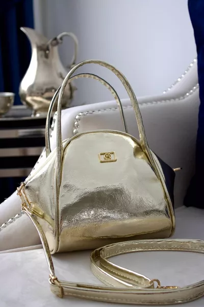 حقيبة يد وكتف نسائية من الجلد الصناعي اللامع الذهبي المجعد