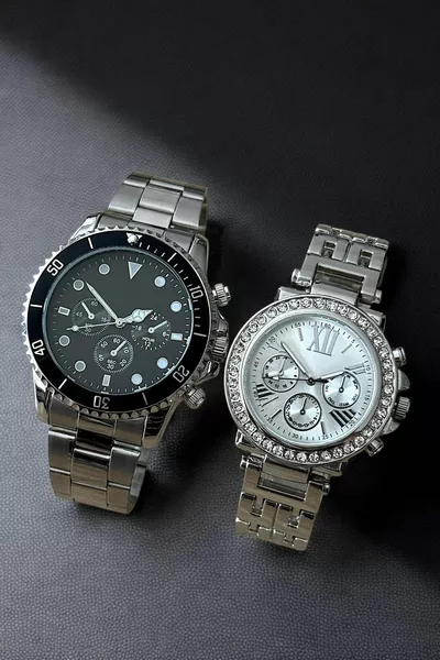 ساعة يد للزوجين من إنفينيتي فضية للنساء والرجال