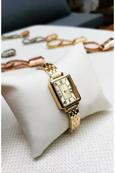 ساعة يد نسائية أنيقة وبسيطة - بالأرقام الرومانية