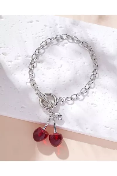 طقم نسائي مكون من عقد وسوار وأقراط مع كرز فضي