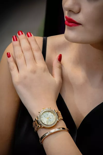 Premium Damenarmbanduhr mit Geschenkarmband in einer speziellen Box