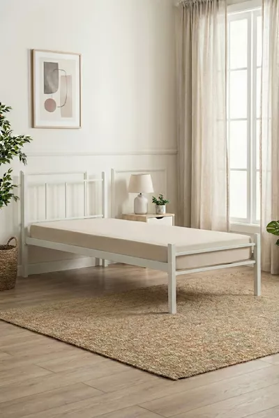 سرير معدني مفرد مصنوع من الحديد المطاوع باللون الأبيض