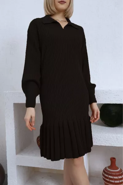 Robe en tricot noire à col polo avec volants