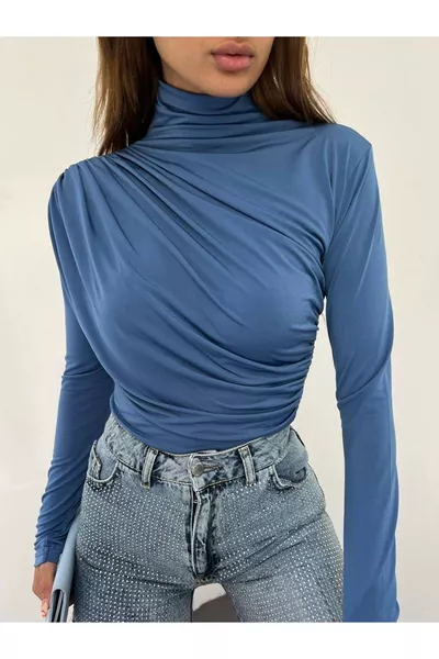 Блуза Sandy с полуоблечена яка и набори - индиго