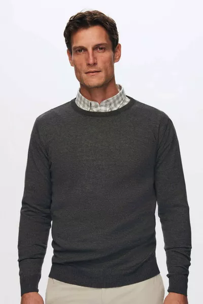 كنزة رجالية Ds Damat بقصة عادية، لون فحمي، قطنية، بياقة دائرية، مقاومة للتكتل