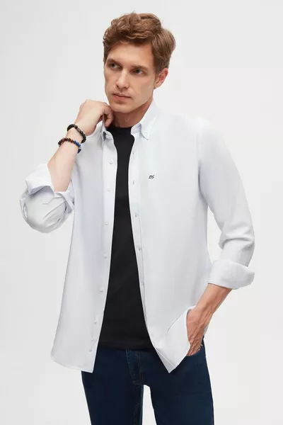 قميص قطنيمطرز بتفاصيل التطريز من دي اس دامات، بقصة ضيقة، أزرق فاتح، يفتح بأزرار على الياقة، سهل الكي