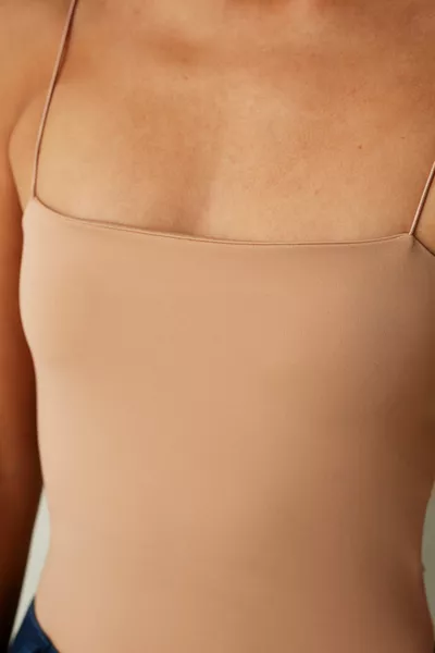 تيشيرت رياضي بلون اللحمي