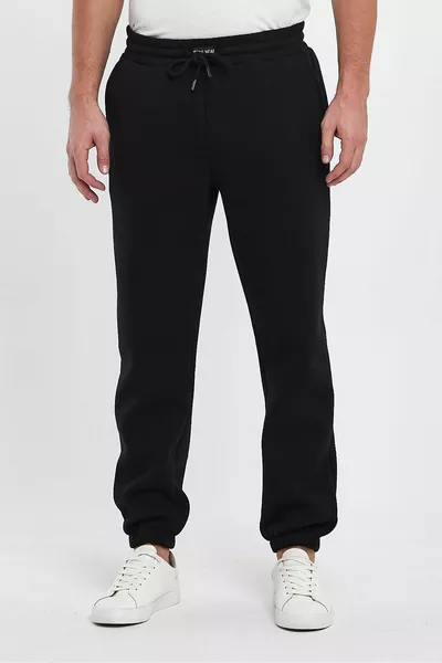 سروال رياضي رجالي بجيوب وبداخله بطانة صوفية ثلاث خيوط