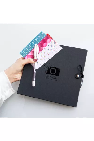 دفتر ذكريات وألبوم صور باللون الأسود مع قلم أبيض قابل للتصميم بنفسك