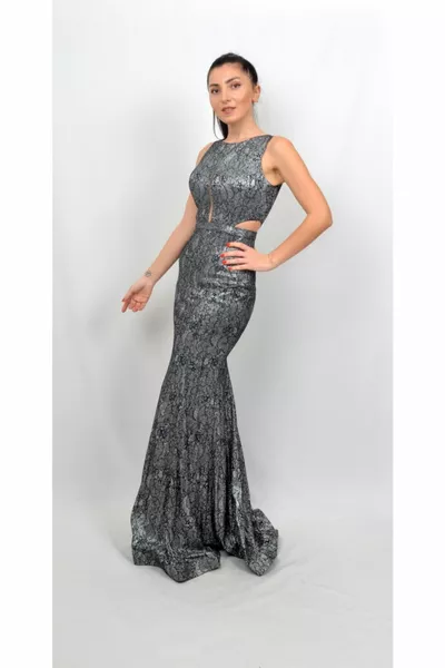 Черно-серебристое вечернее платье с деталями