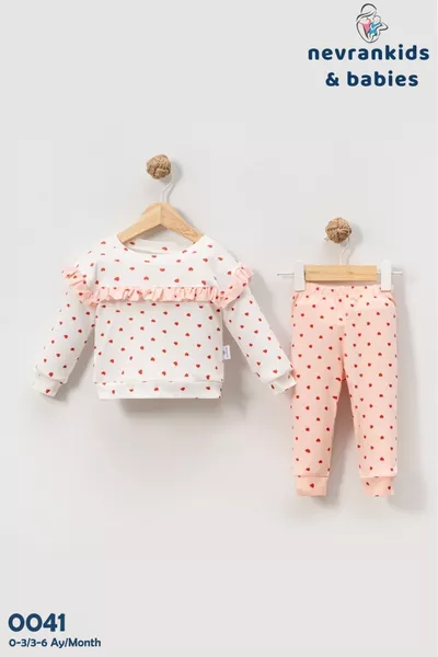 طقم طفلة بنقشة قلب بوليرا ملاك