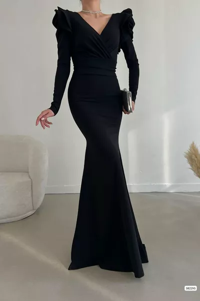 فستان طويل من القماش الكريب المستورد، أسود اللون، بأكتاف بكشكش وأكمام طويلة وحزام