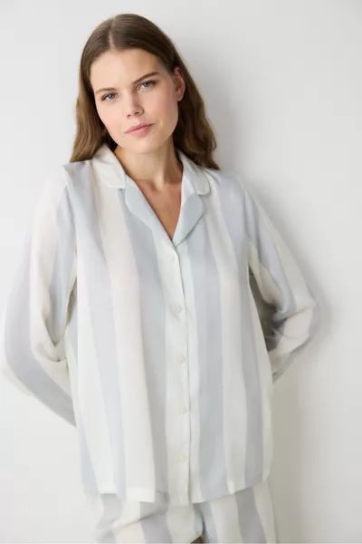 Ensemble de pyjama chemise et pantalon rayé multicolore en satin gris Aria