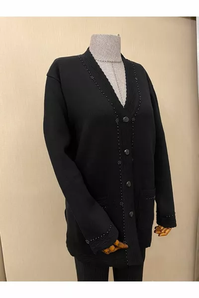 Perlenbestrickter, schick gemusterter Damenpullover mit Perlendetails / Schwarz