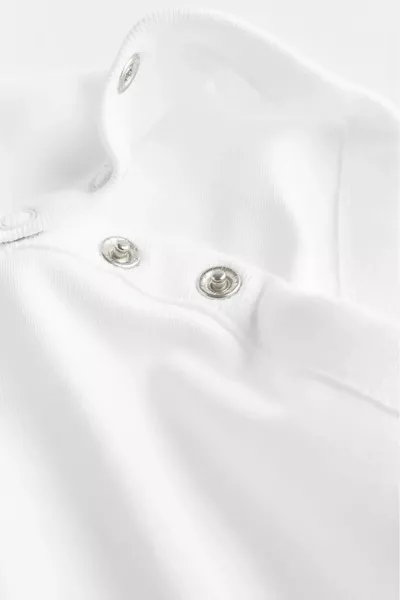 بدلة أطفال بيضاء بأكمام قصيرة من القطن العضوي %، مجموعة من 5