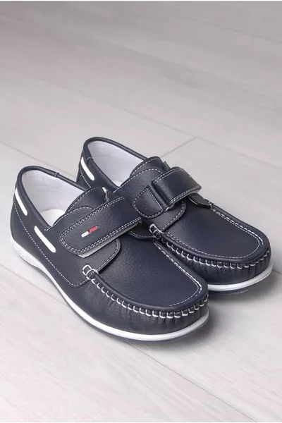 حذاء ولد كحلي بشريط لاصق