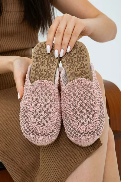 Chaussons d'extérieur et d'intérieur en paille tissée, devant fermé, couleur poudre