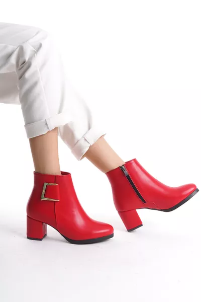 حذاء نسائي قصير بكعب مع مشبك من الجلد الأحمر أثينا