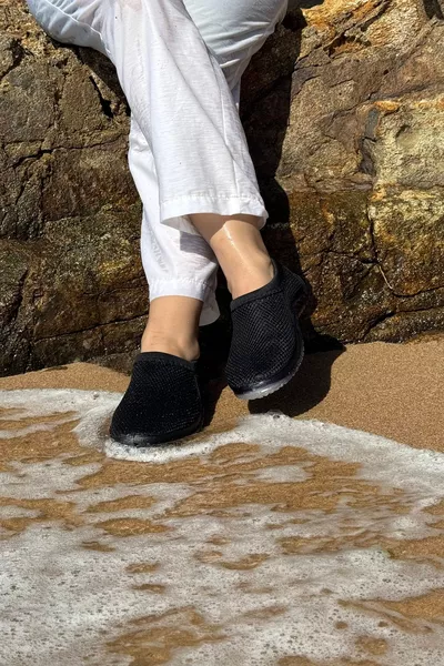 Unisex Adult Black Water Shoes Non-Slip Sole Multi-Purpose Stylish Pool Beach Rafting Slippers 