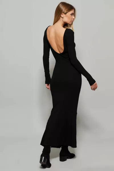 فستان ماكسي بفتحة رقبة U سوداء للسيدات 