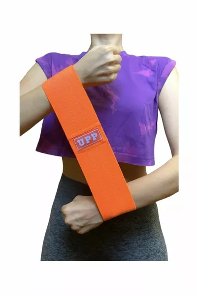 تمارين بيلاتس اللياقة البدنية للمستوى المتوسط في المنزل مع شريط مقاومة للورك، برتقالي