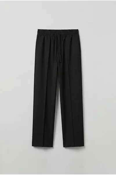 بنطال رجالي واسع بحزام مرن عند الخصر باللون الأسود