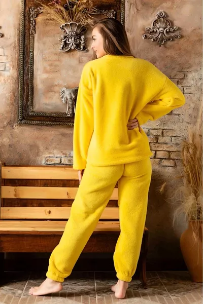 طقم بيجامة نسائي شتوي من القماش الفيلسوف مع منشفة برقبة صفراء وقطيفة