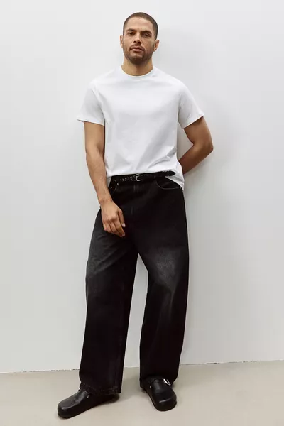 قميص تي شيرت بقصة عادية