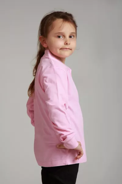 قميص بولو وردي بأكمام طويلة