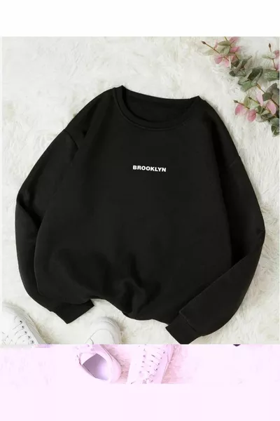 سويتر أسود بطبعة بروكلين مقاس واسع