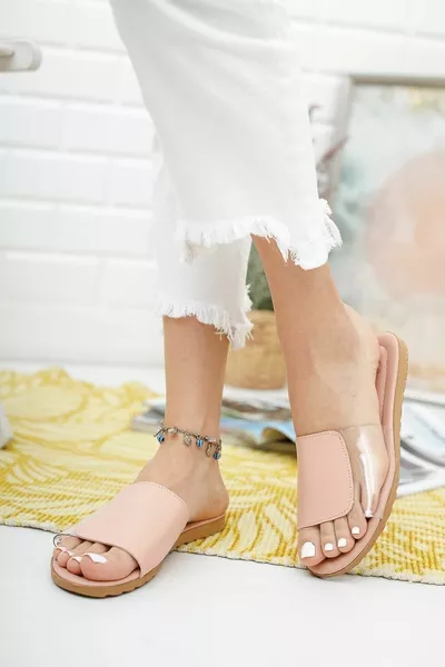 شبشب نسائي بجانب شفاف