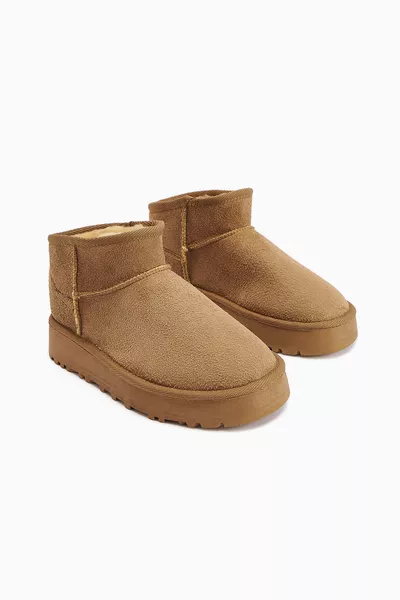 حذاء شتوي قصير من الجلد المدبوغ مبطن بالفرو