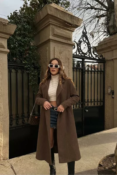 معطف كاشيه بجيوب مبطنة وحزام بني