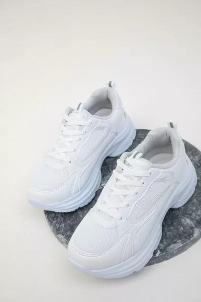 حذاء نسائي رياضي أبيض 