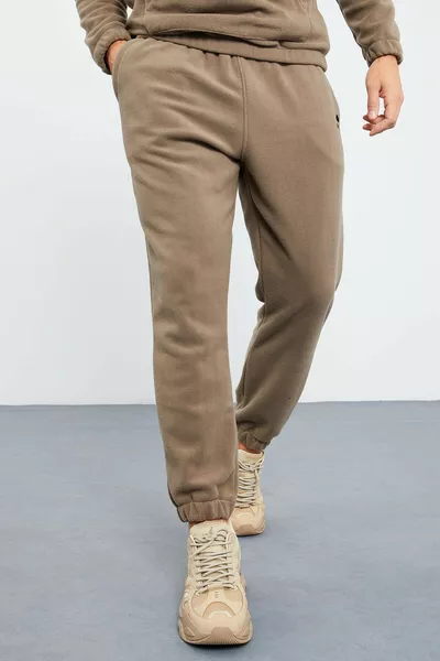 طقم رياضي رجالي من القطن البولار بلون الجملي بسوستة نصفية وياقة عالية وأساور مطاطية - 