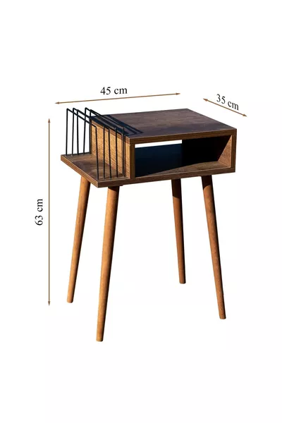 Пластинка и проигрыватель на деревянной подставке
