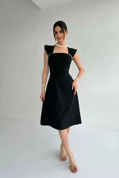 Abito con perle nere