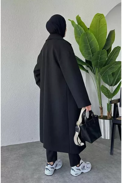 معطف كاشيه أسود بقصة مريحة وأكمام منخفضة وياقة مع على شكل كروس
